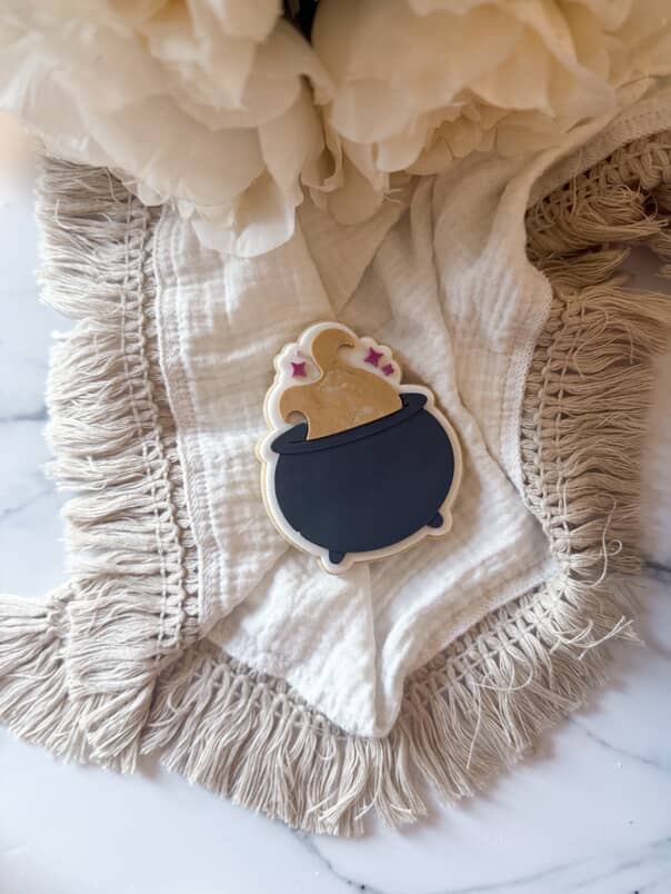 Cauldron Cutter & Layered Stamp
